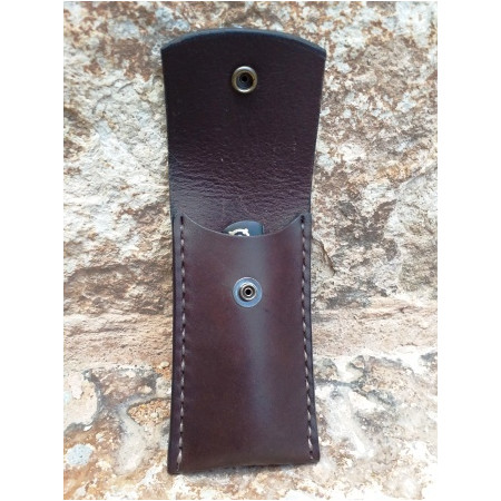 Funda de cuero para navaja hecha a mano en España