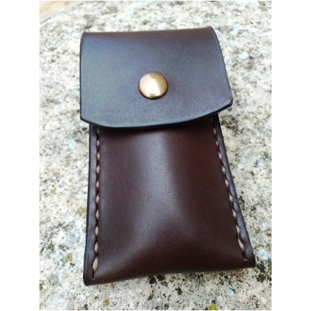Funda de cuero para navaja hecha a mano en España