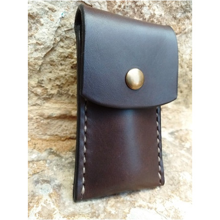Funda de cuero para navaja hecha a mano en España