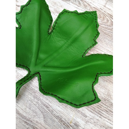 Vaciabolsillos de cuero en forma de hoja