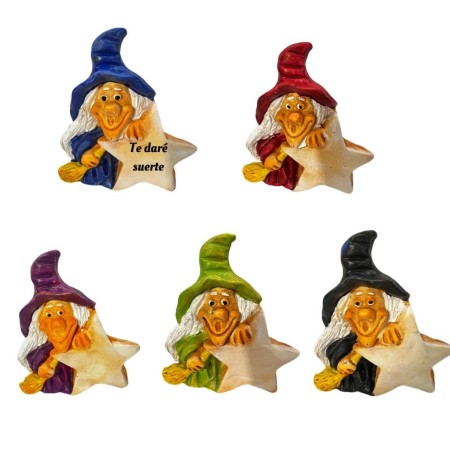Bruja de cerámica artesanal con estrella hecha a mano en España