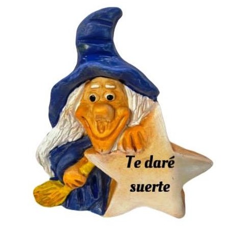Bruja de cerámica artesanal con estrella hecha a mano en España