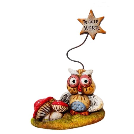 Búho de cerámica artesanal con cartel "Te daré suerte" hecho a mano en España