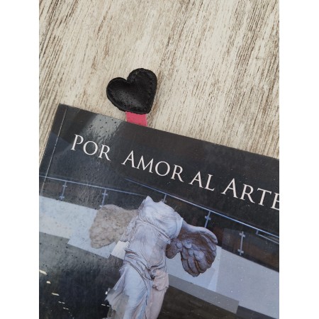 Marcapáginas de Cuero con Corazón | Punto de Libro Artesanal