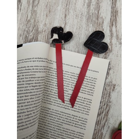 Marcapáginas de Cuero con Corazón | Punto de Libro Artesanal