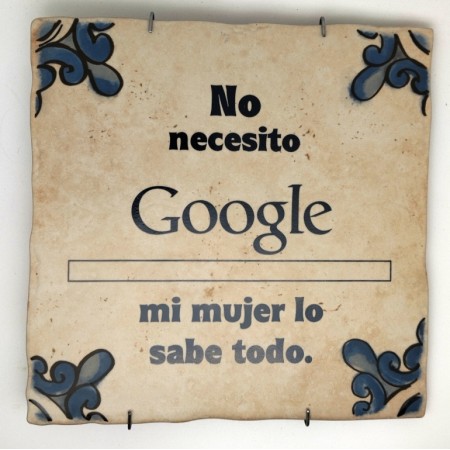 Baldosa de cerámica decorativa con frases y monumentos de Ayllón