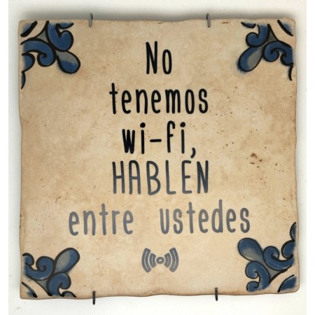 Baldosa de cerámica decorativa con frases y monumentos de Ayllón