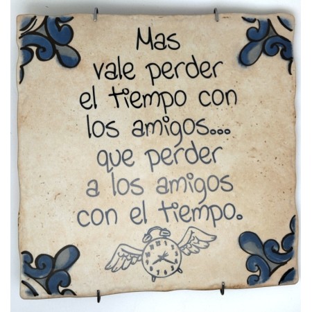 Baldosa de cerámica decorativa con frases y monumentos de Ayllón
