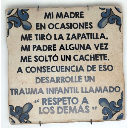 Baldosa de cerámica decorativa con frases y monumentos de Ayllón