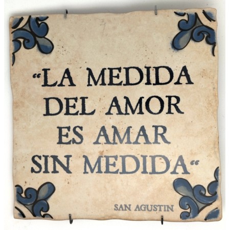 Baldosa de cerámica decorativa con frases y monumentos de Ayllón