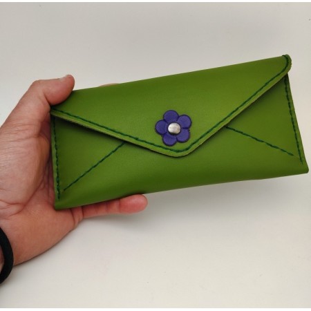 Cartera de cuero artesanal hecha a mano en España con billetero y monedero