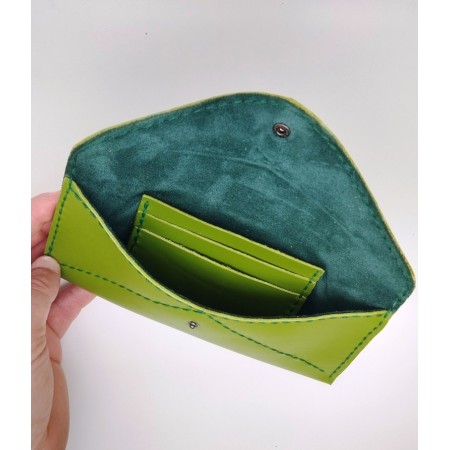 Cartera de cuero artesanal hecha a mano en España con billetero y monedero