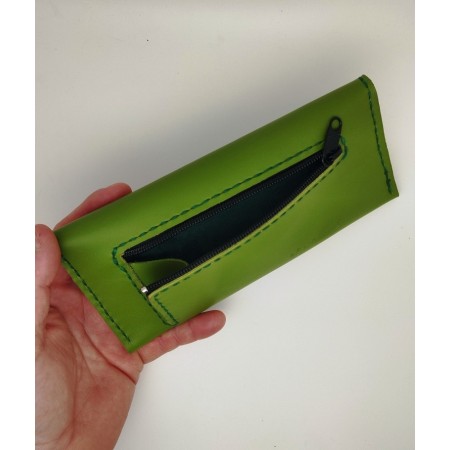 Cartera de cuero artesanal hecha a mano en España con billetero y monedero